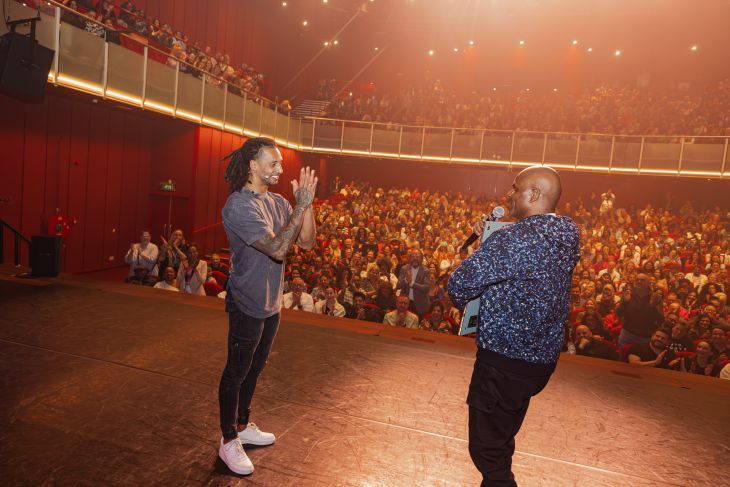 Ro&uacute;e Verveer overhandigt Gouden Ticket Award